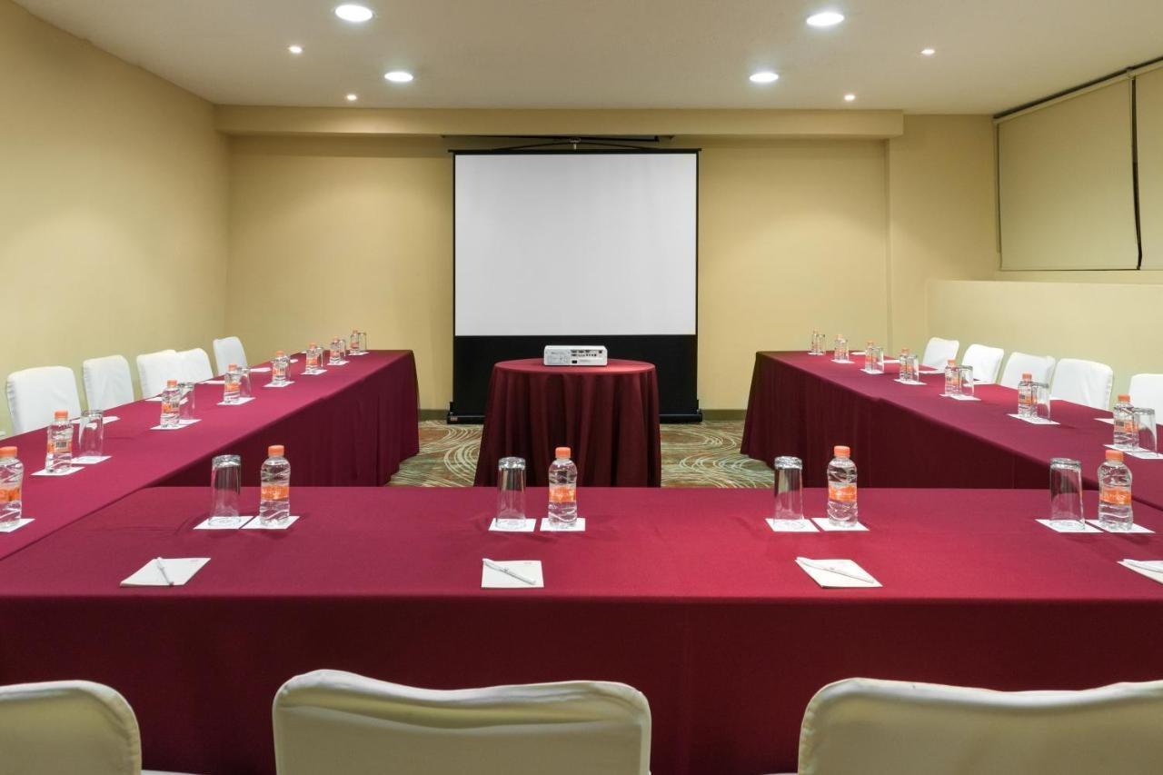Krystal Monterrey Hotel Bagian luar foto