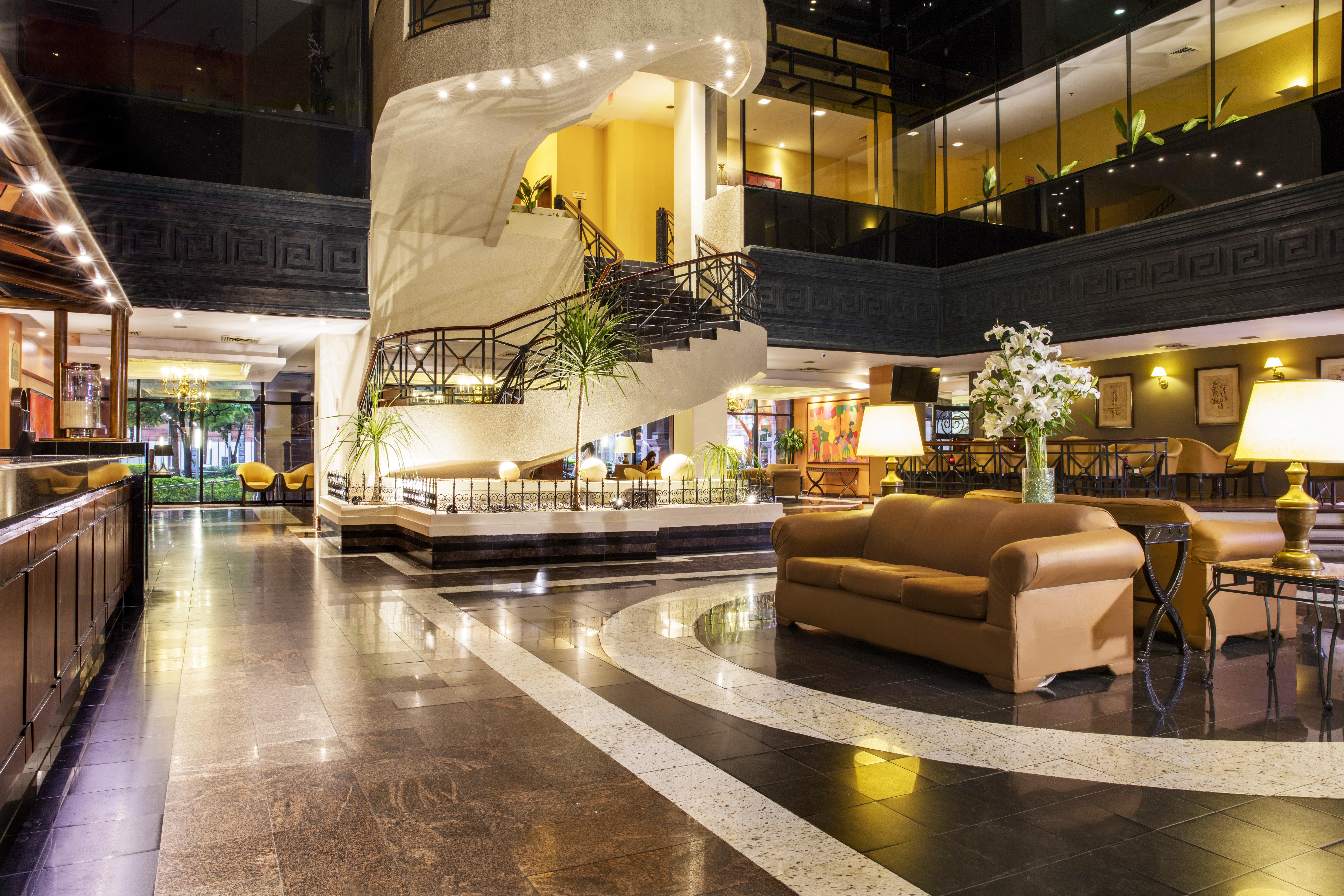 Krystal Monterrey Hotel Bagian luar foto