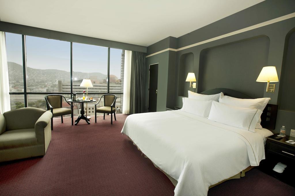 Krystal Monterrey Hotel Bagian luar foto
