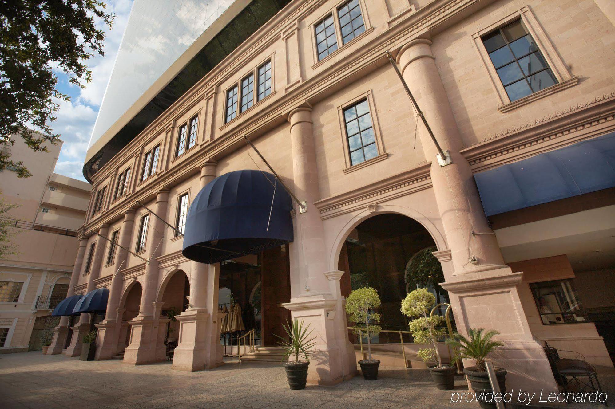 Krystal Monterrey Hotel Bagian luar foto