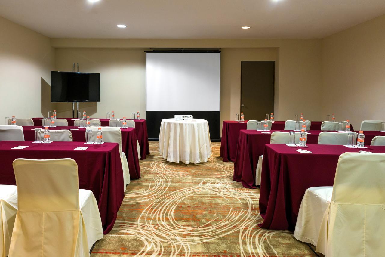 Krystal Monterrey Hotel Bagian luar foto